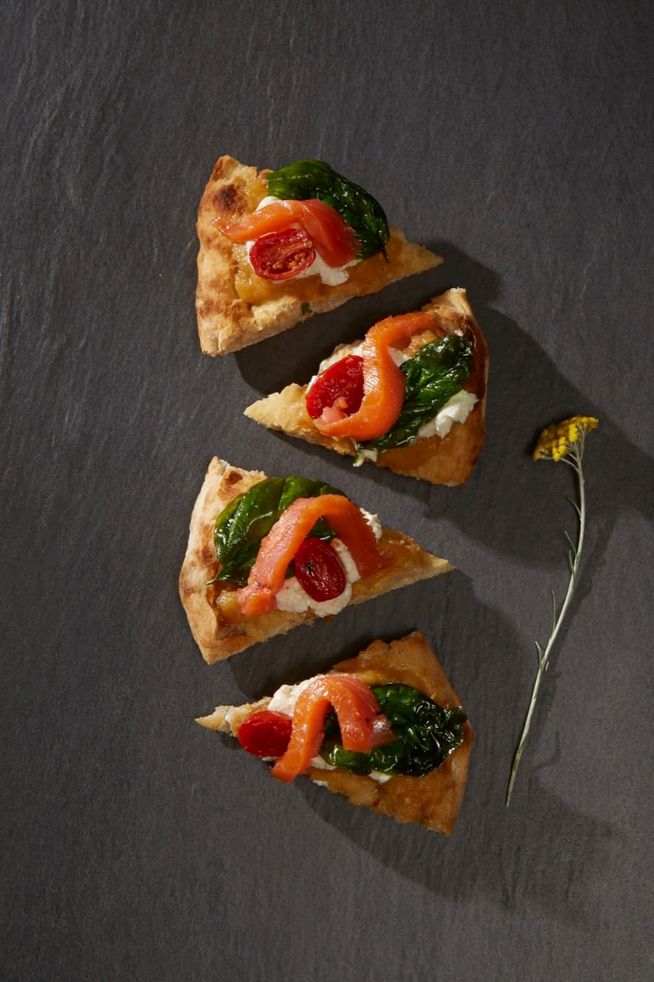 Pizza con cuore di filetto Upstream, arancia, songino e mosto cotto